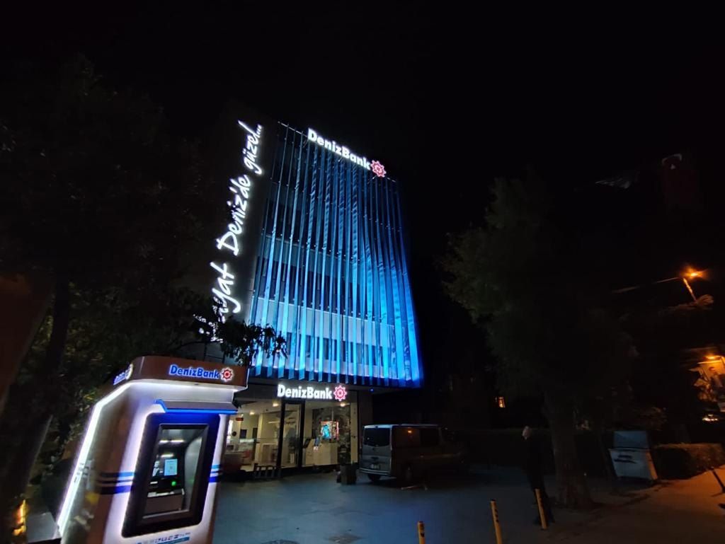 Bölge müdürlüğü binası gece